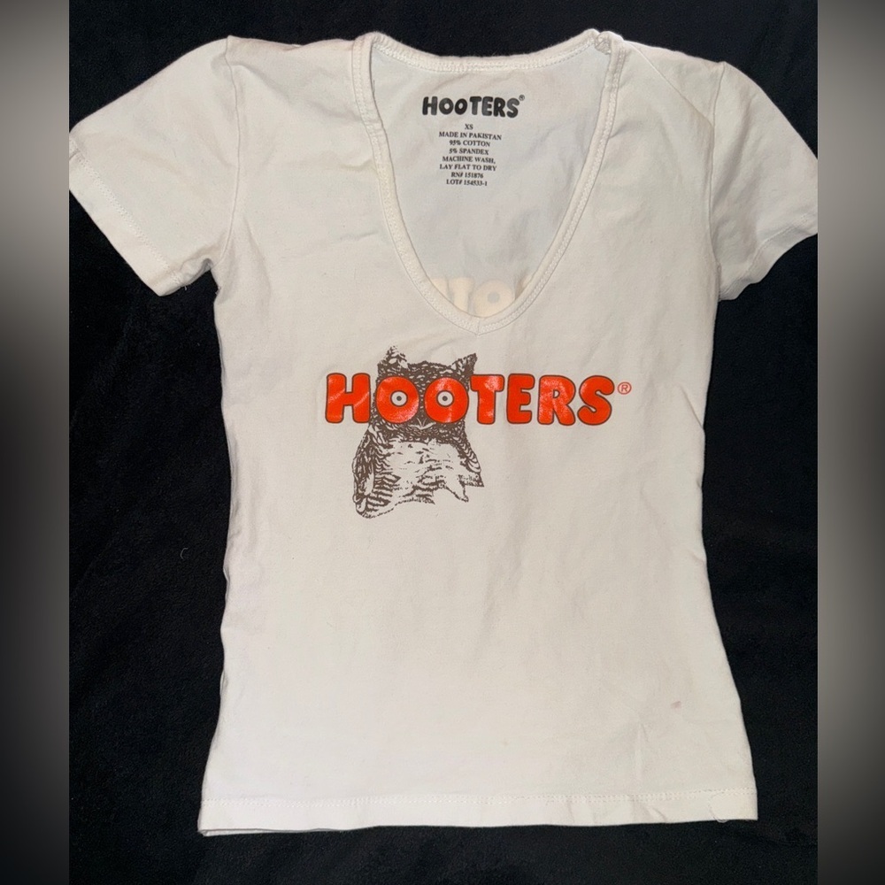 Women’s Hooters girl rare Vintage Uniform Short Sleeve V-Neck Tshirt size Xs